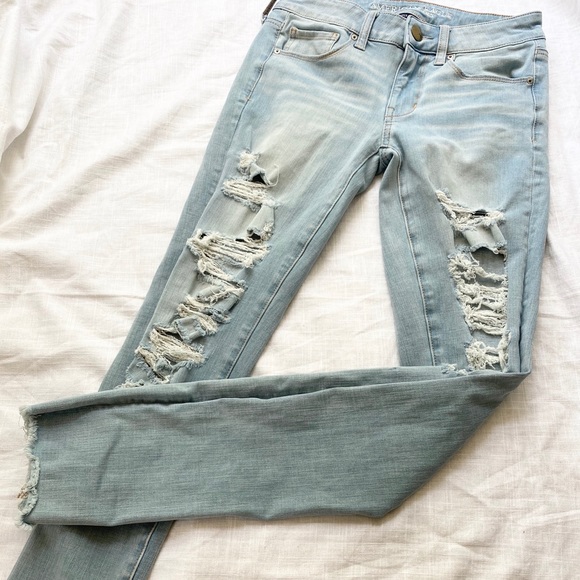 American Eagle Light Wash Ripped Skinny Jeans - Picture 2 of 5